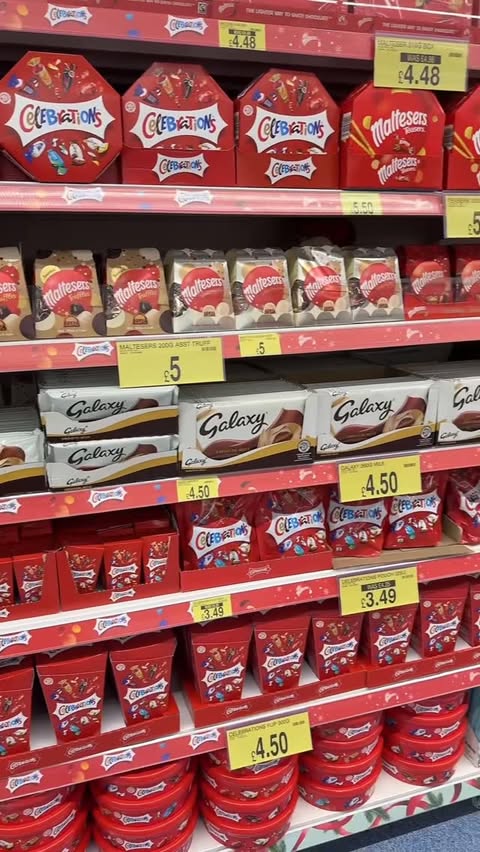 Instagram post by @sarahnicshome for B&M Stores. Caption reads: Come Burr basket shopping on a £10 budget to prove....