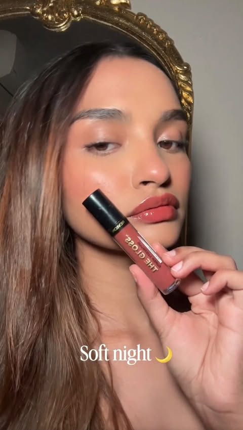 Instagram post by @riyapathar.e for Revlon. Caption reads: [...] party? ✨
Picking my NYE mood with The Gloss....