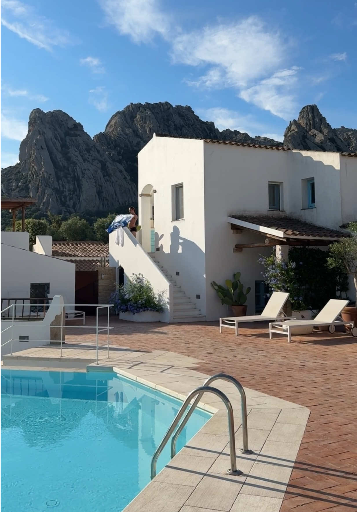 TikTok post by @samiloft for Airbnb. Caption reads: Les plus belles plages d’Europes sont en....
