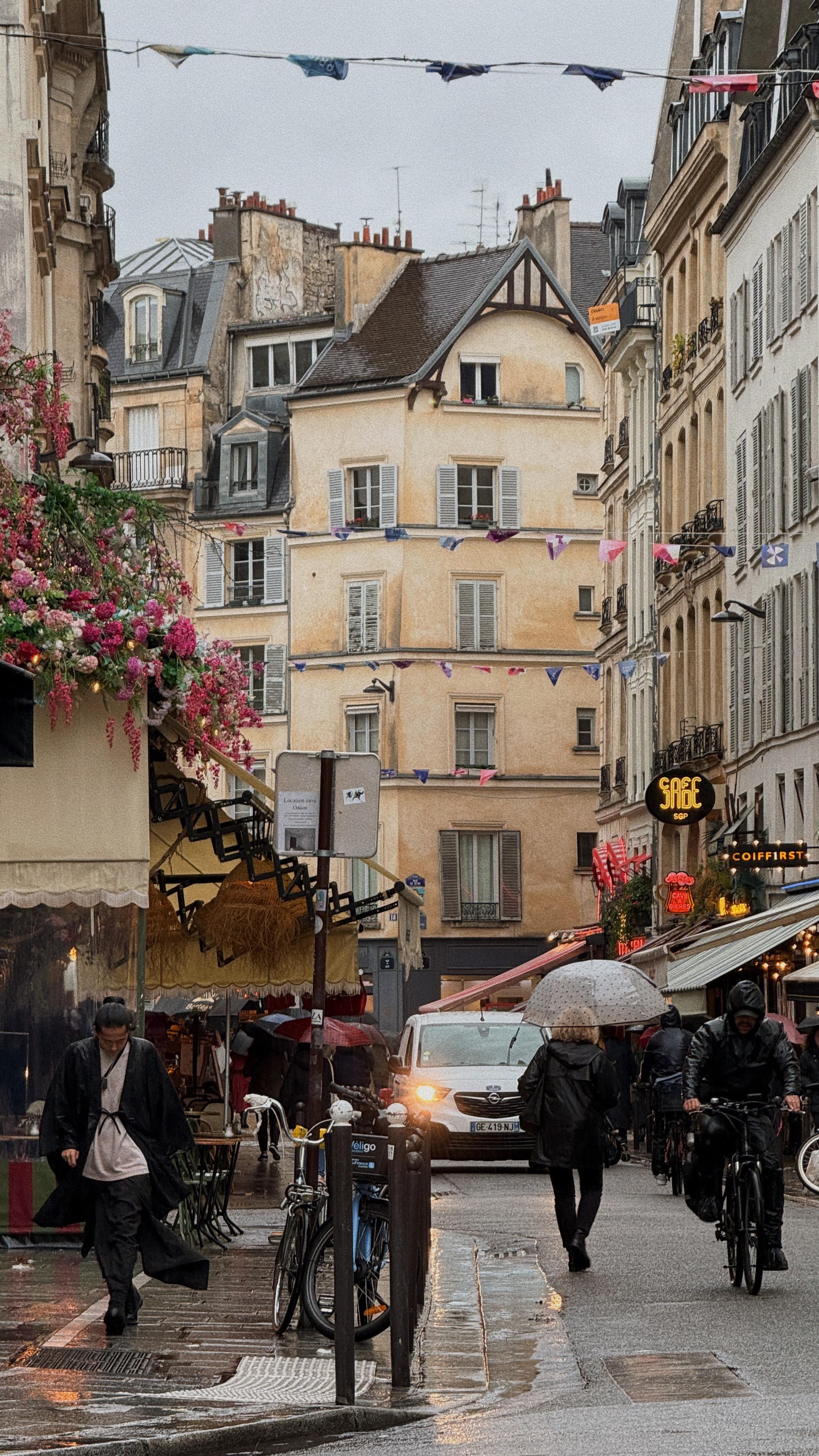 Instagram post by @melissamale for Aerosoles. Caption reads: The transition from summer to fall is upon us and....