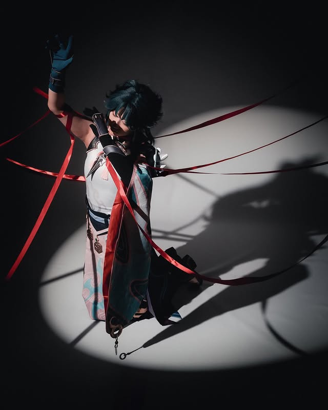 Instagram post by @m00n.cos for CosFun. Caption reads: [...] Assist: @azpo.cos Cosplay and wig....