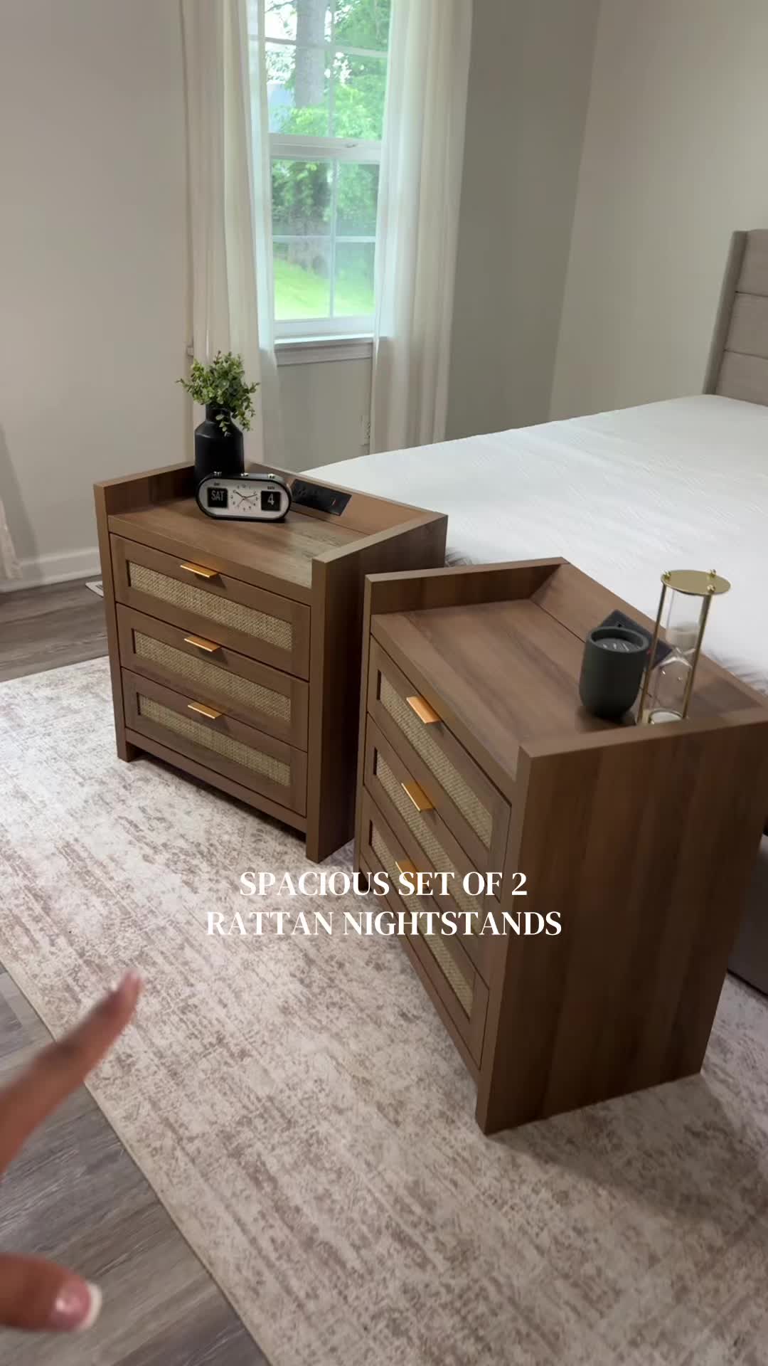 TikTok post by @flor.reyy_ for SICOTAS. Caption reads: and the quality is 👩‍🍳💋 @SICOTAS #nightstands....