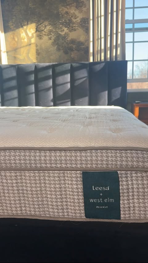 Instagram post by @susknowsbest for Leesa. Caption reads: @leesasleep has made my nights much better, and....