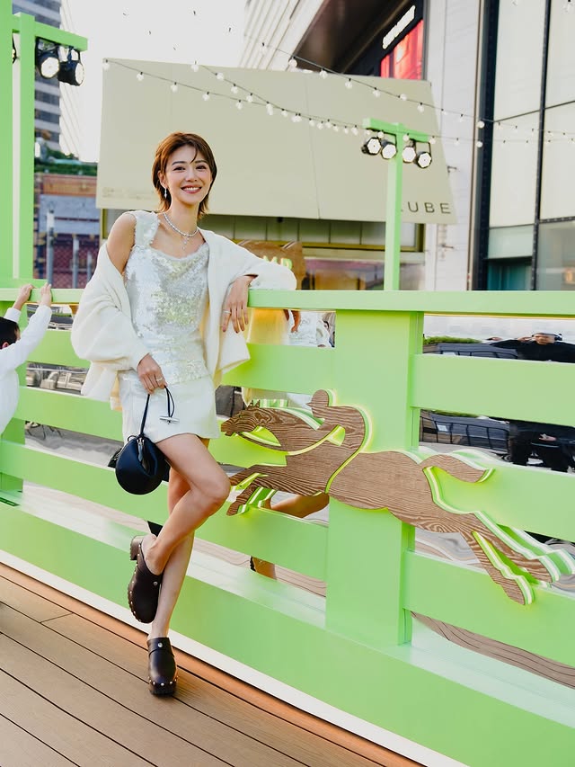 Instagram post by @misselvani for Longchamp. Caption reads: [...] together. ✨

陪伴就是最暖的禮物
和Virgil一起去參加....