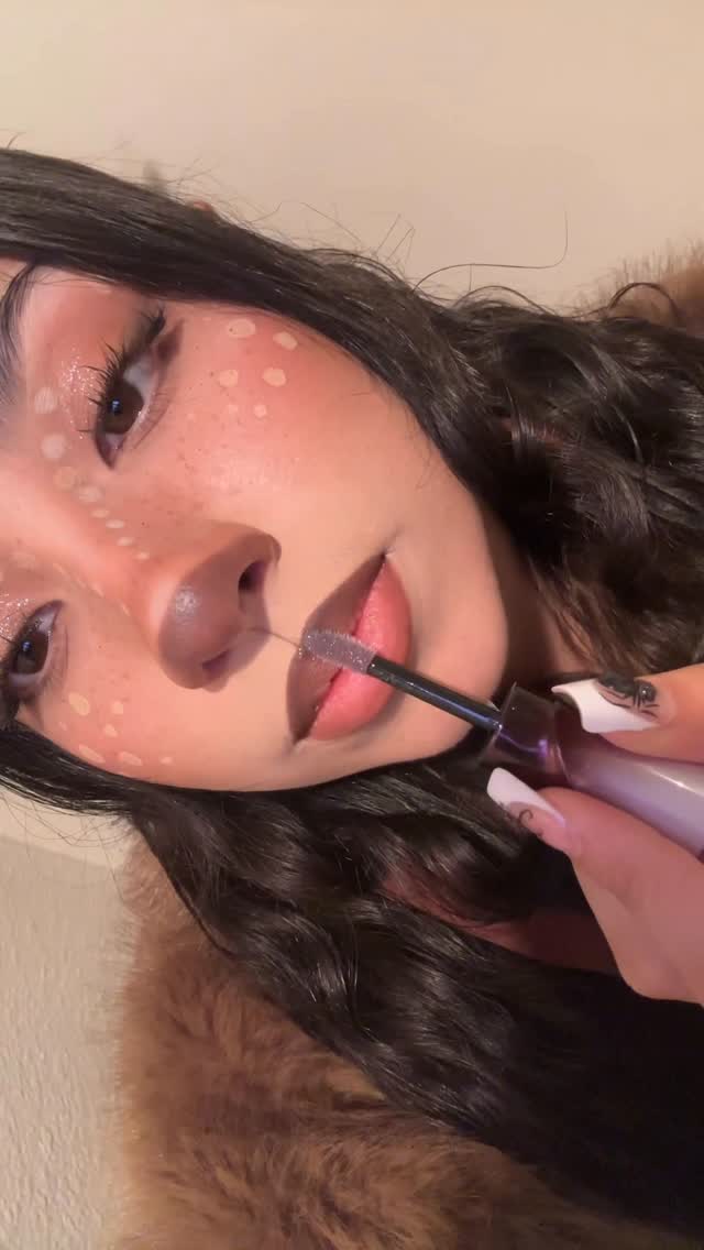 Instagram post by @makeupbychinaa for Kaleidos Makeup. Caption reads: Just add some glitter💅🏼✨ 

(Gloss from....