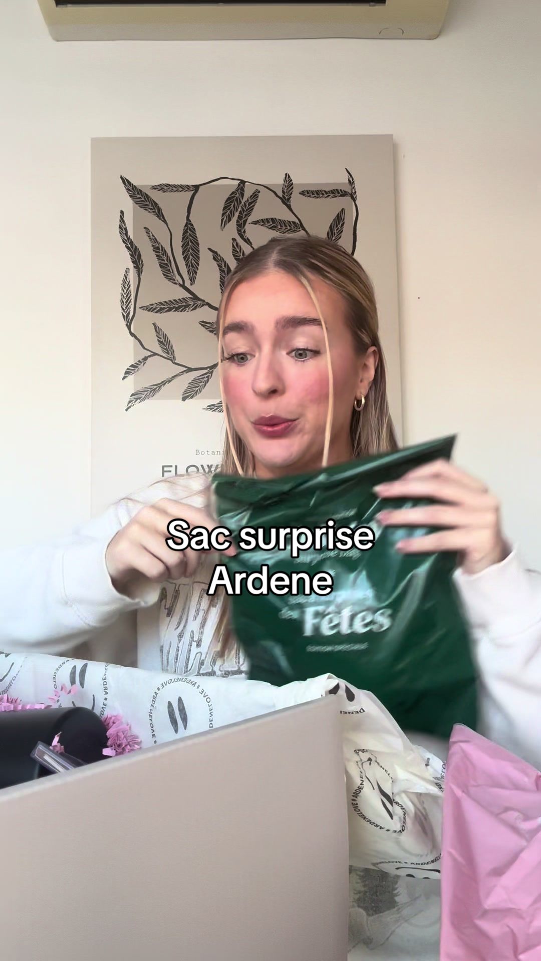TikTok post by @amelielevesque98 for Ardene. Caption reads: Note globale pour les sacs; un solide 8.5/10 !!....