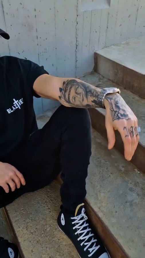 Instagram post by @alberto_sp_9 for Trendhim. Caption reads: Tus accesorios hablan por ti 😜 @trendhim....