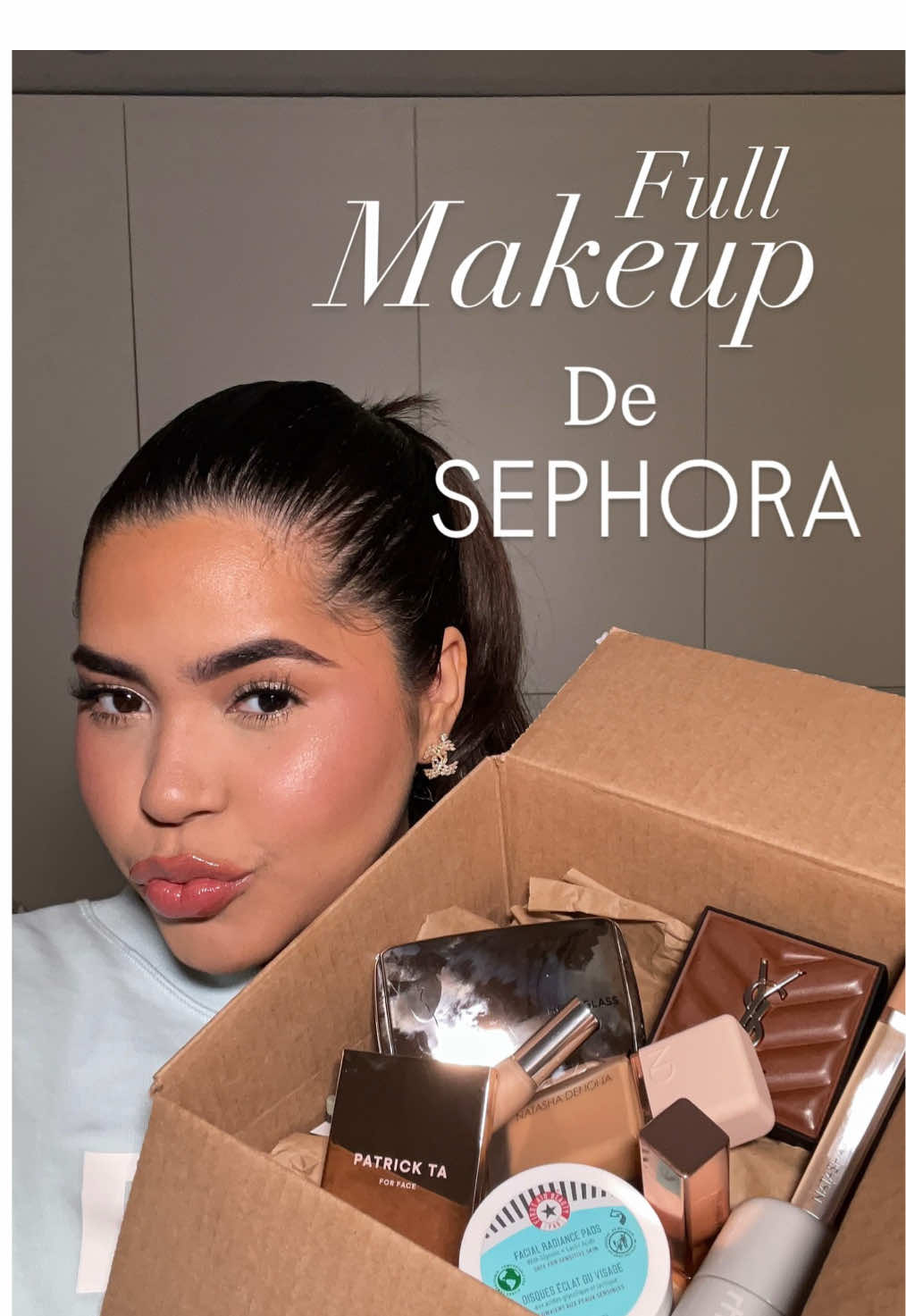 TikTok post by @lilmorocha for First Aid Beauty. Caption reads: [...] beca sponge , borla y espejo ✨ • @First Aid....