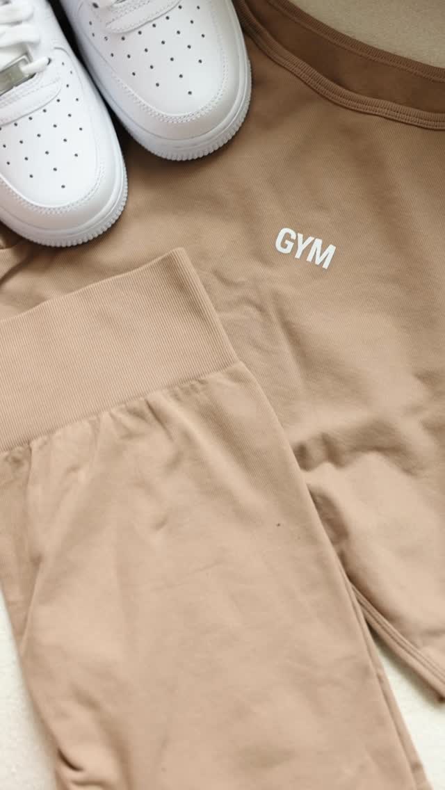 Instagram post by an influencer for SHEIN. Caption reads: [...] and stay in the style loop on SHEIN! Use....