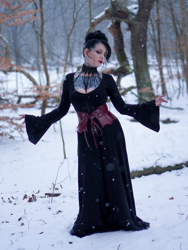 Instagram post by @eve_pain for KILLSTAR. Caption reads: Don’t miss the @killstar HEXMAS SALE up to 60% ✨.