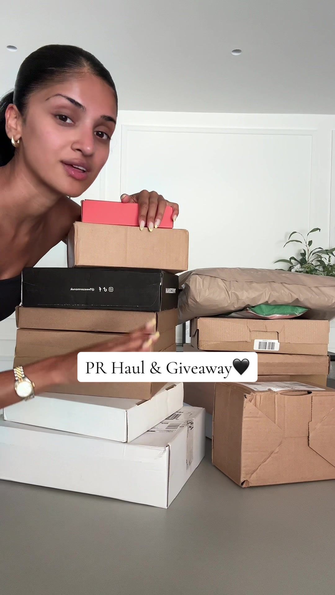 TikTok post by @kimmmann_ for Fenty Beauty. Caption reads: PR haul & GIVEAWAY!!! comment 🍑 to win the ole....