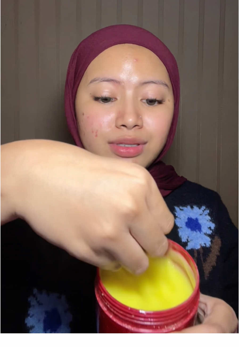 TikTok post by @davinafujj for Newlab. Caption reads: Bebs, aku nemuin holy grail baru yang bikin kulit....