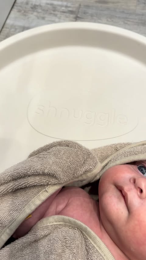 Instagram post by @familylifeinthetoon_ for Shnuggle. Caption reads: Shnuggle Squishy Changing Mat in Ivory 🤍 [...].