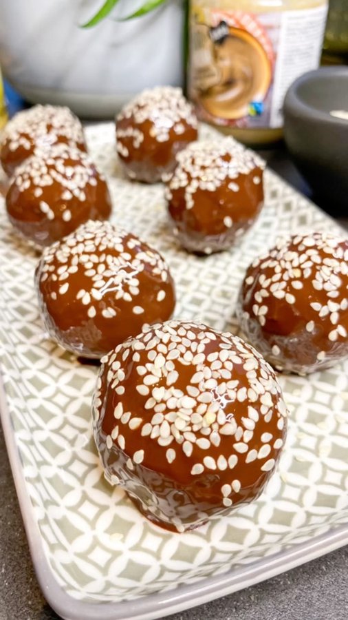 Instagram post by @smartgusto for lidlch. Caption reads: 💣Protein-Tahina-Powerballs! 
( makes 7 balls; 114....
