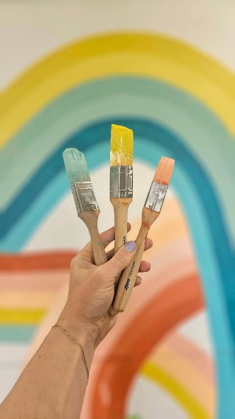 Instagram post by @northsoulstudios for DecoArt. Caption reads: [...] #kraftbanner #birthdaybanner #decoart #.