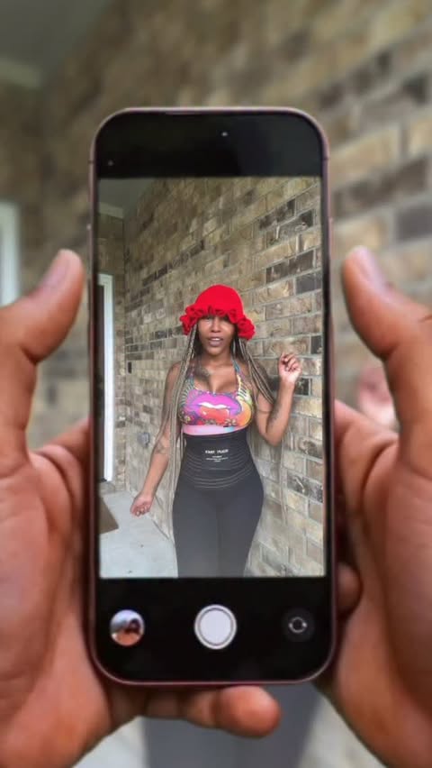 Instagram post by @baddazzcakez for Sculpt Touch. Caption reads: [...] $30. Let’s get snatched, ladies! 💖....