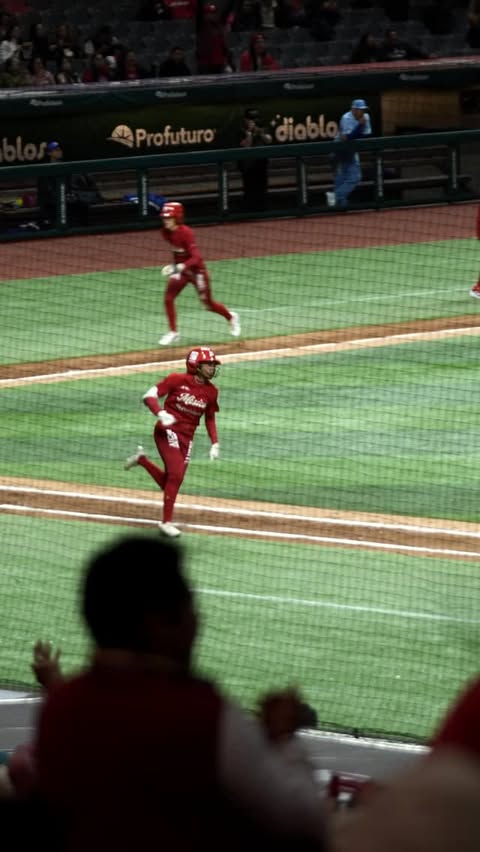 Instagram post by @diablosrojosfem for New Era Cap. Caption reads: ¡NUEVAMENTE JEFFERSON! 🧨

#LegadoRojo🚩|....