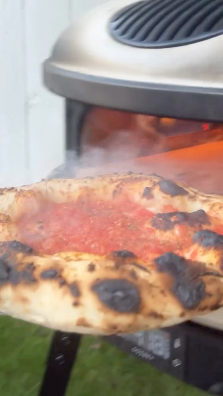 Instagram post by @niklasrydasp for Mutti Canada. Caption reads: Reklam för @muttinordics 🍅 

Mitt kärleksspråk?....