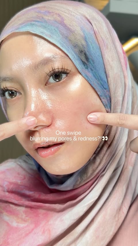 Instagram post by @tiaramw_ for Barenbliss. Caption reads: [...] redness ✨‼️ Dipake daily cushion nya....