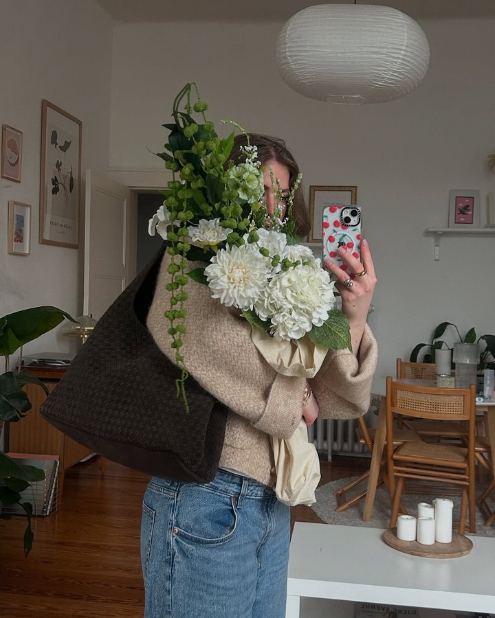 Instagram post by @mariefhm for Botané. Caption reads: [...] pretty is this bouquet?!🤧💘 it’s from....