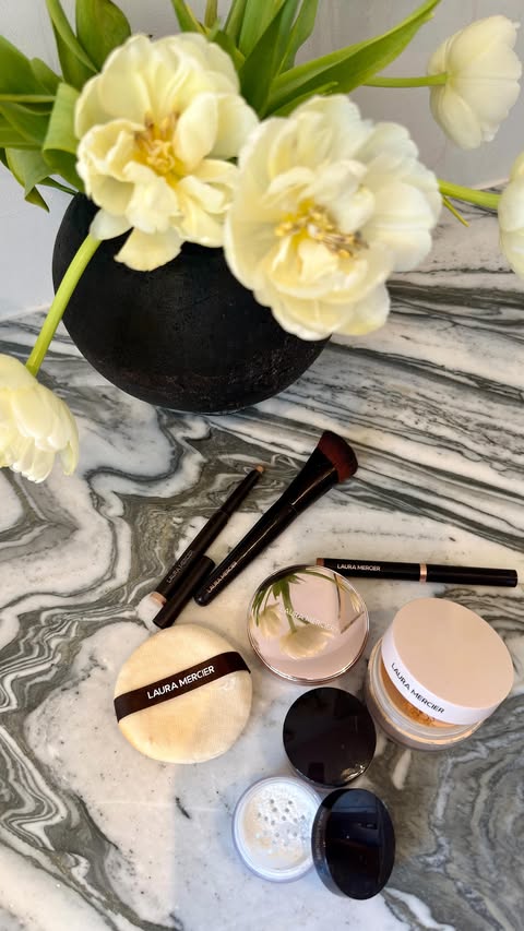 Instagram post by @yhasmina.ferrara for Laura Mercier. Caption reads: [...] everyday thanks to my favorites from....