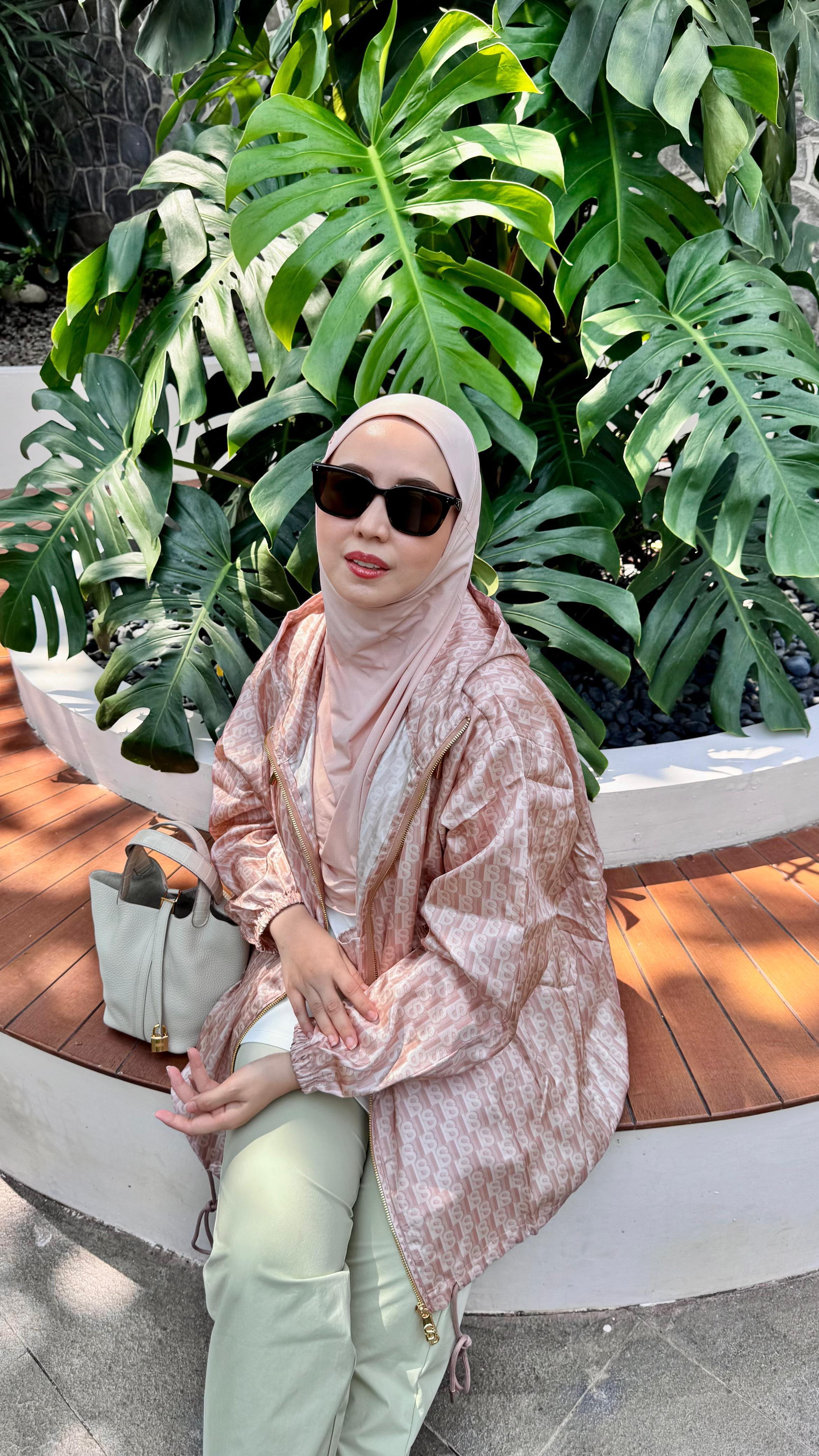 Instagram post by @sarsof for BUTTONSCARVES. Caption reads: [...] & slip on, the latest addition from....