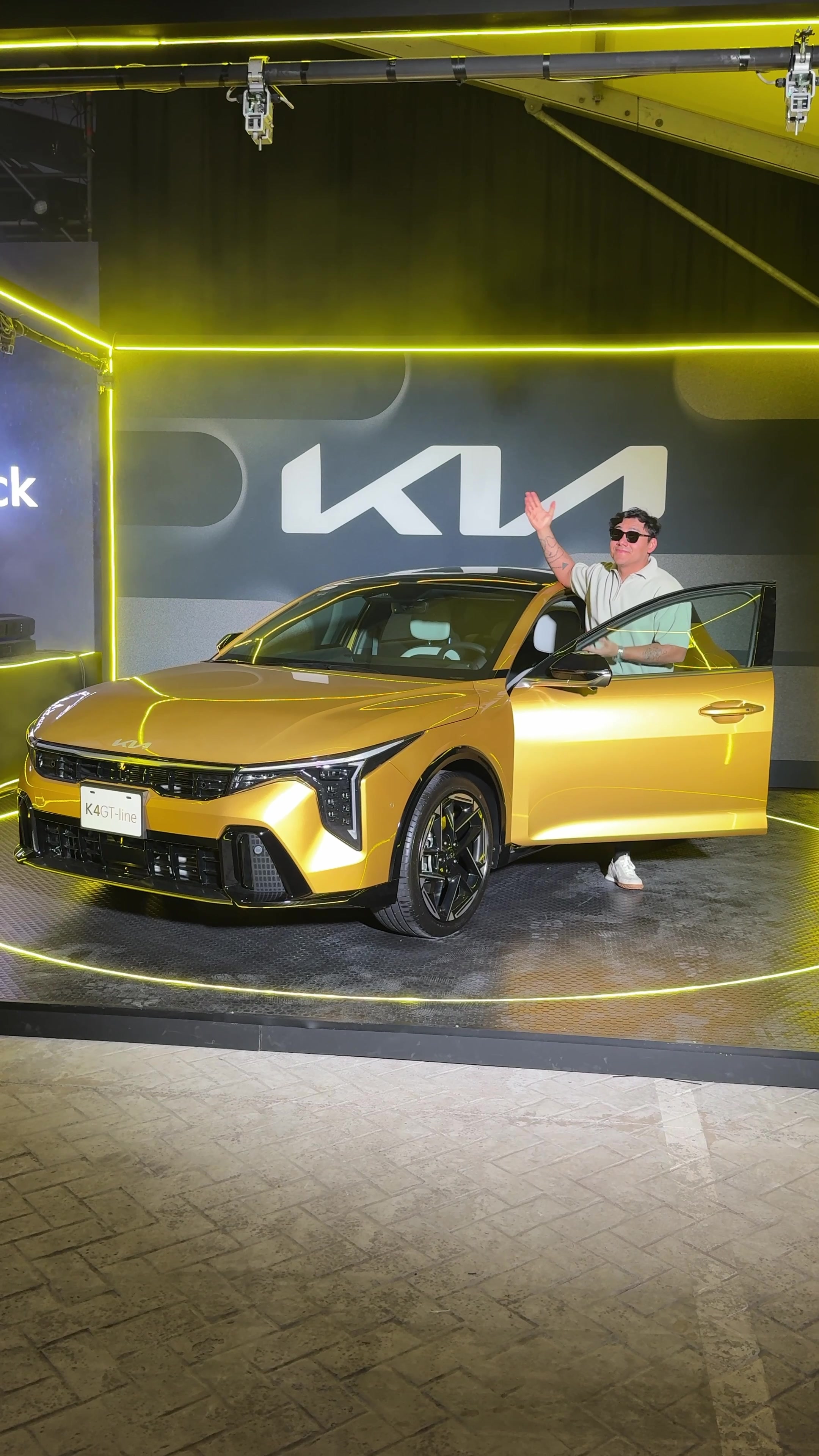 TikTok post by @nesrasgado for Kia. Caption reads: ¡Este es mi review después de 6 años con mi primer....