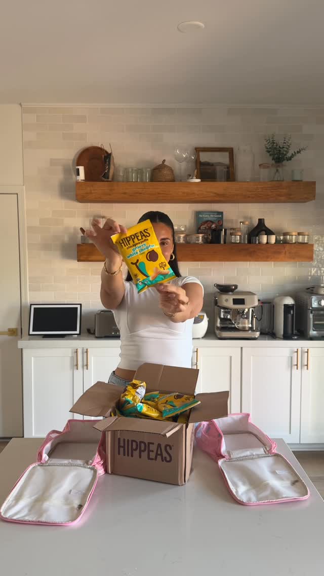 Instagram post by @niikkifogg for Hippeas. Caption reads: #hippeaspartner From swim lessons to errands, I....