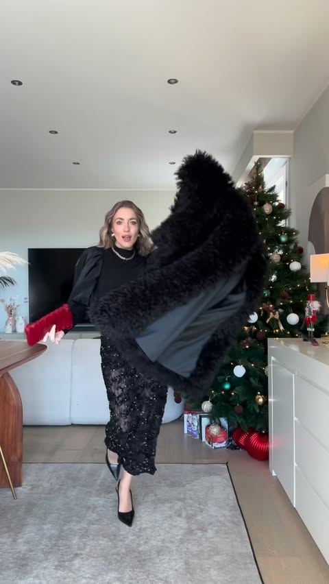 Instagram post by @elenellis for Imperial Fashion. Caption reads: 1 Girl - 2 Christmas Styles by @imperialfashion ✨....