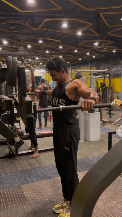 Instagram post by @vignesh19raj for Akshayakalpa Organic. Caption reads: Not a trend, just grocery runs for my real diet....