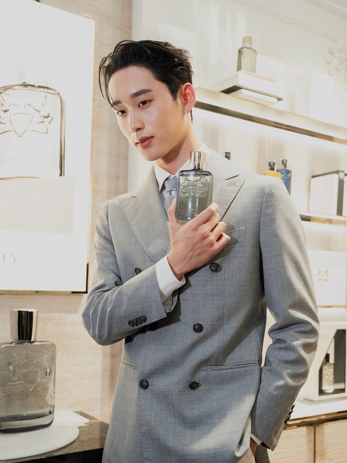 Instagram post by @est_rvp for PARFUMS de MARLY. Caption reads: [...] part of this moment, the opening of Parfums....