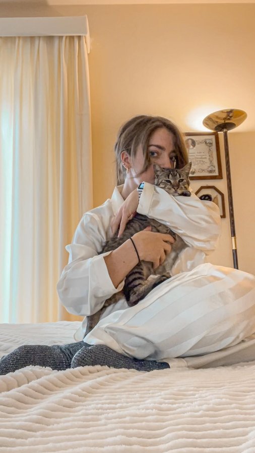 Instagram post by @cicciamauri for Calzitaly. Caption reads: Those friday morning cuddles 🥰 Socks: @calzitaly....