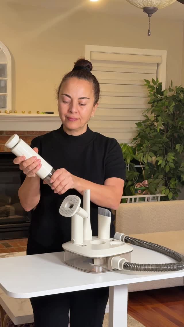 Instagram post by @daisy.diarys for PetSnowy. Caption reads: [...] recommend for pet parents! Thanks to....