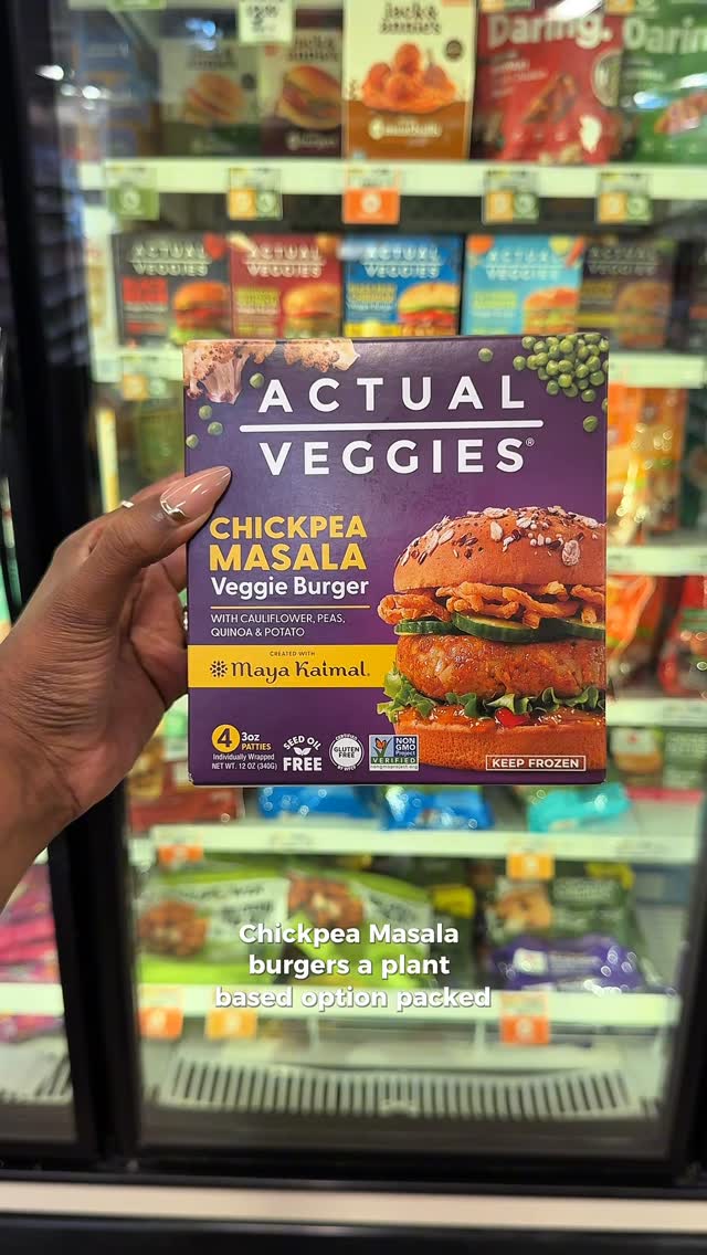 Instagram post by @cocoacarver for Actual Veggies. Caption reads: Dinner just got a whole lot more colorful! ✨🥬⠀
We....