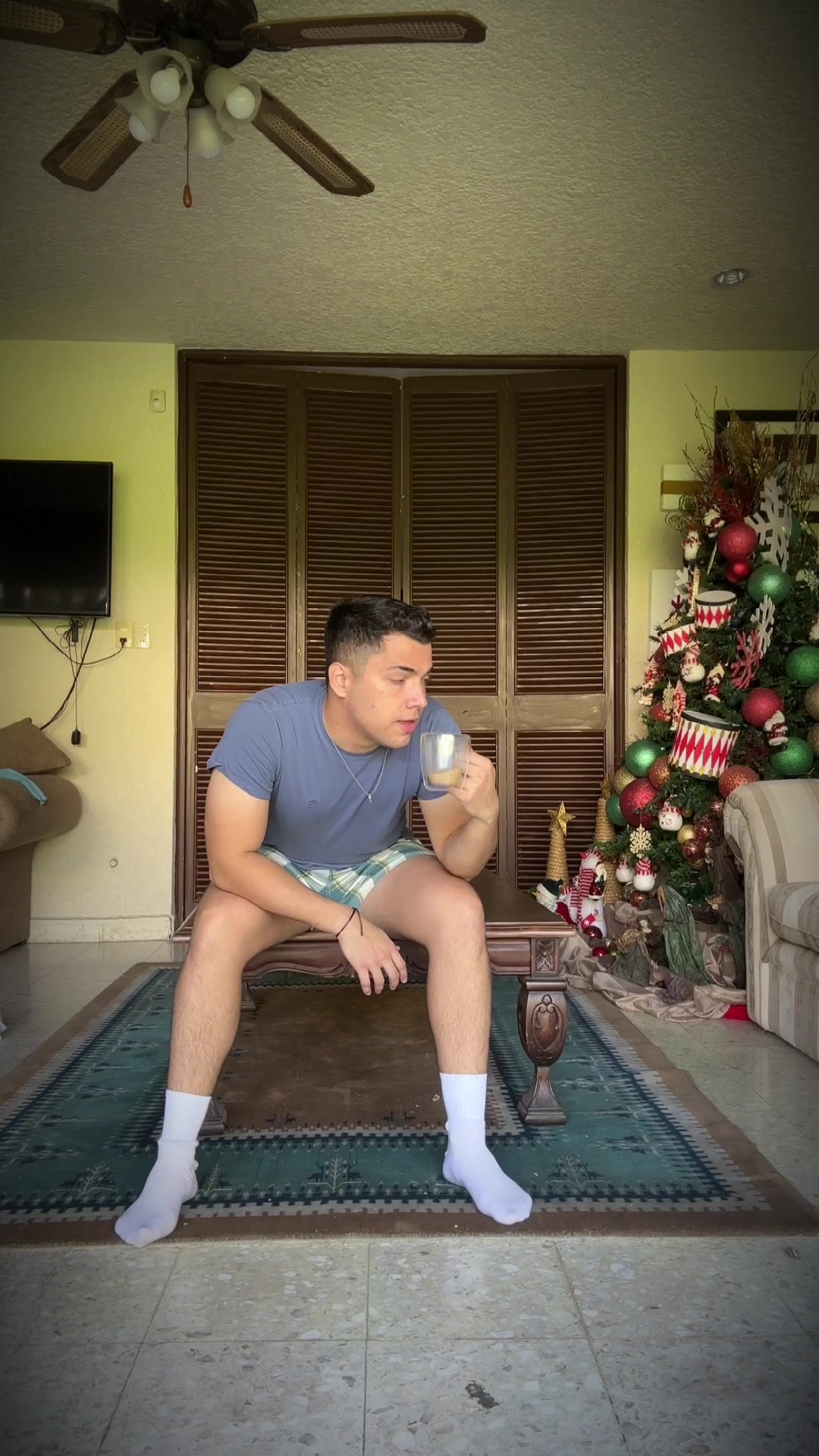 TikTok post by @eddymarprado for NESCAFÉ México. Caption reads: ¡Este café sí me latte para darle un twist a mi....