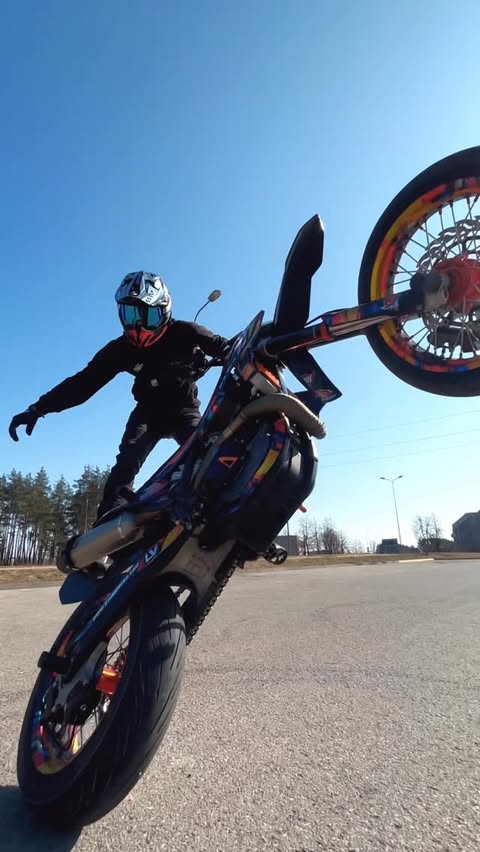 Instagram post by @nerijus_malinauskas for Cardo Systems. Caption reads: [...] 🎥 - @kar0lyt ➖➖➖➖➖➖➖➖➖ Partners : /....