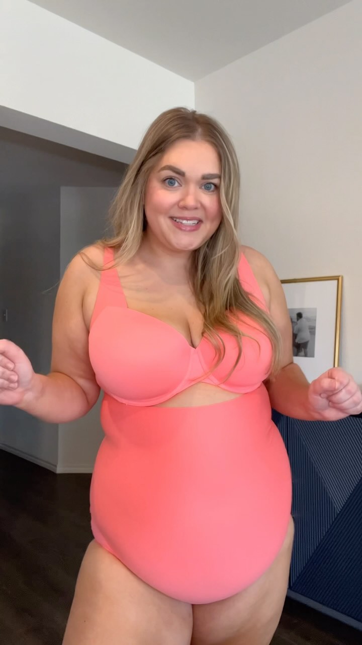 Instagram post by @keepingitcaitlin for Lane Bryant. Caption reads: keeping things smooth with the new @lanebryant....
