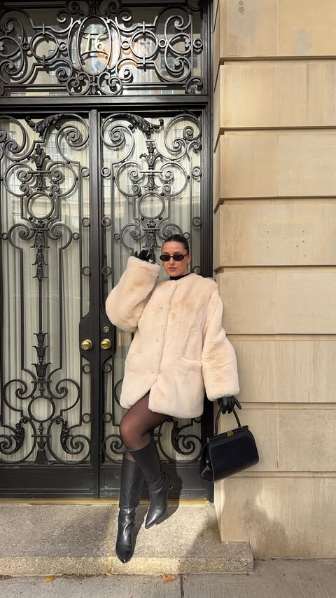 Instagram post by @hopeannwilliams for OH POLLY. Caption reads: my girl, confidence is a mindset not a size!....