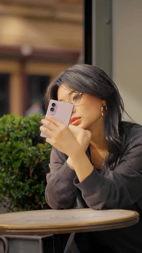 Instagram post by @yifan.liii for Samsung #withGalaxy. Caption reads: Who says different ecosystems can’t share? With....