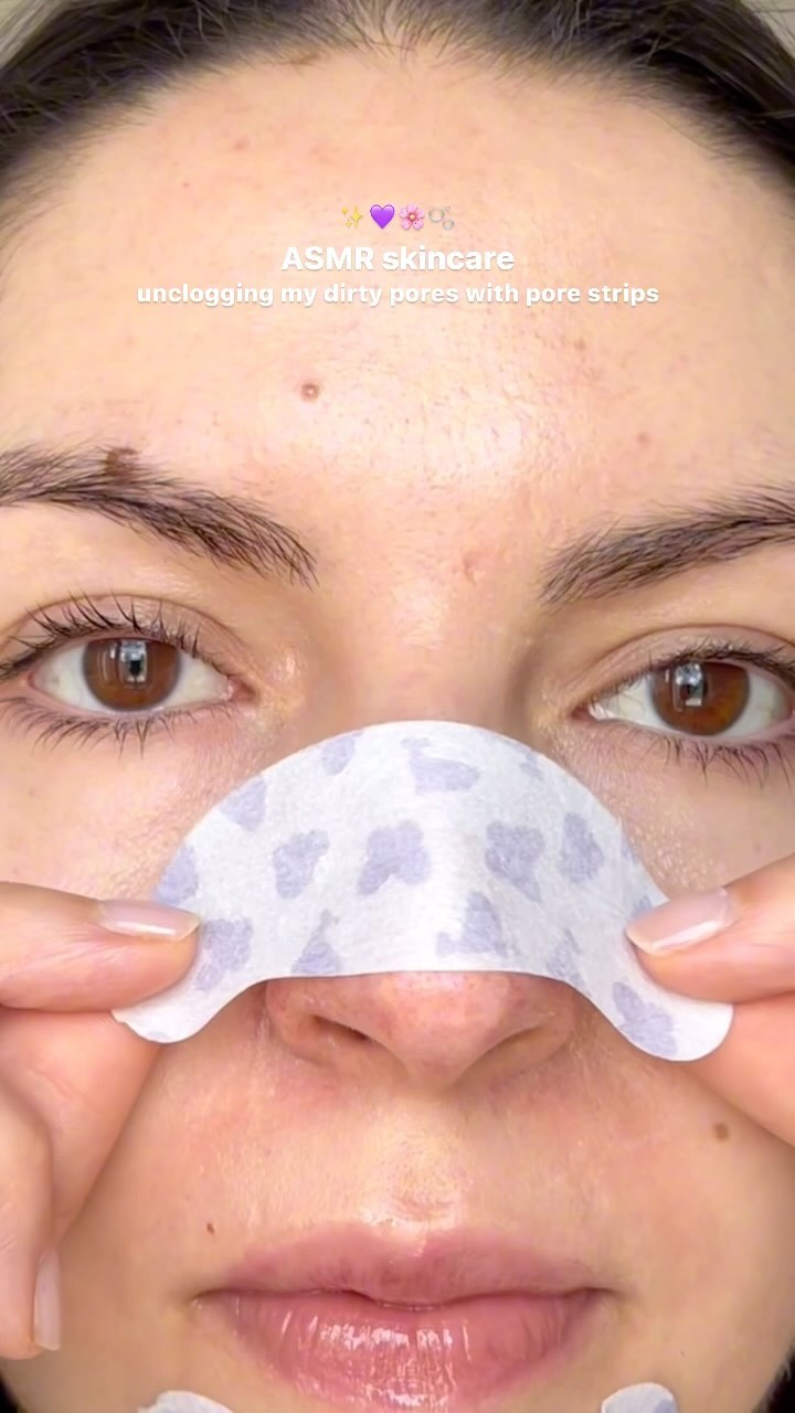 Instagram post by @agirlwithmind for florence by mills. Caption reads: [...] ✨ Unclogging my dirty pores with....
