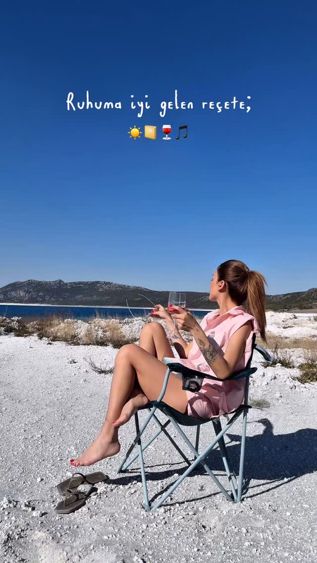 Instagram post by @seda_burhan for Twist. Caption reads: Ruhuma iyi gelen reçete; ☀️📔🍷🎵
*reklam.