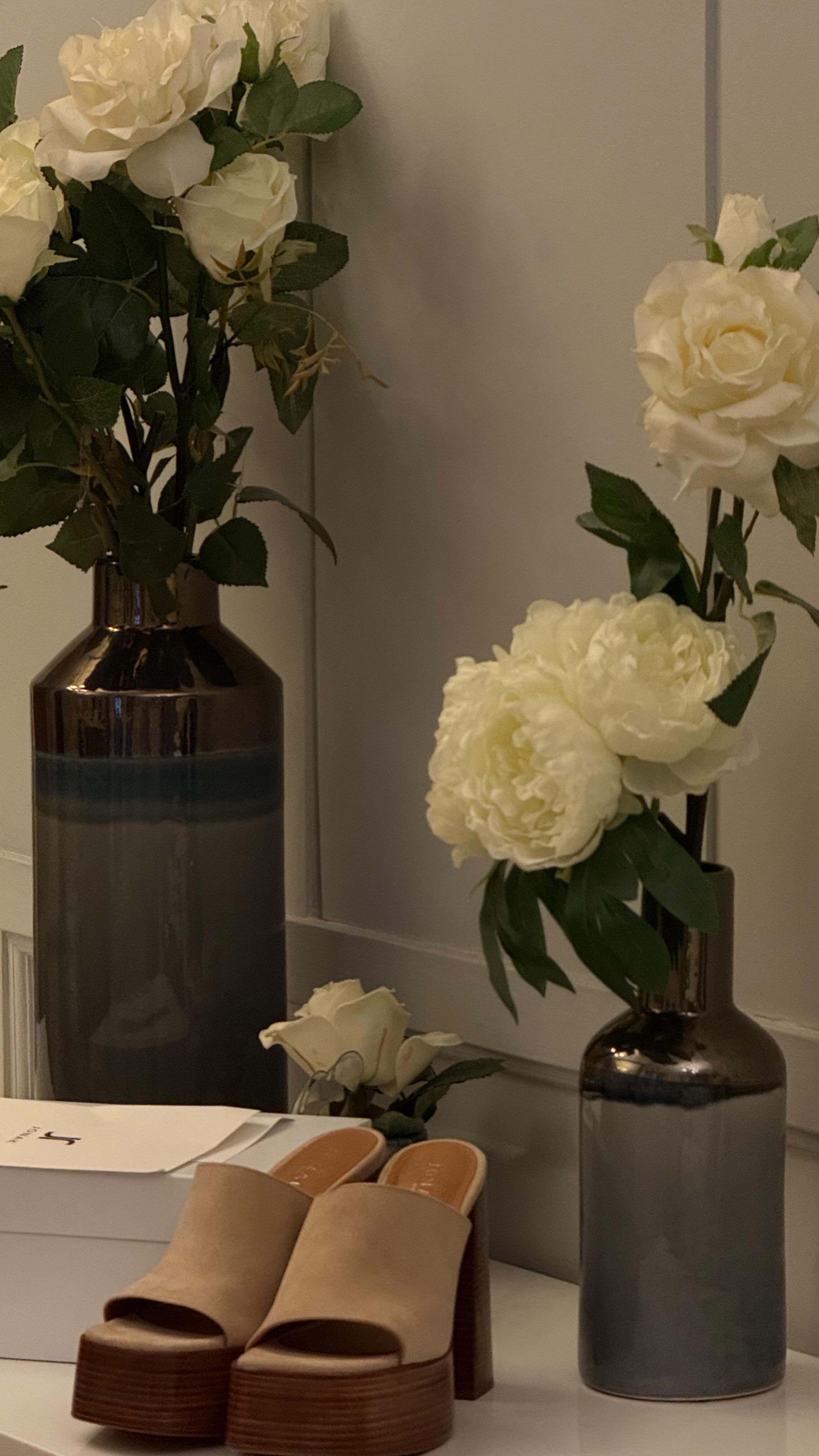 Instagram post by @ilanahcohzn for Jonak. Caption reads: Ootd with my new @jonak shoes 💗

#ootd #jonak.