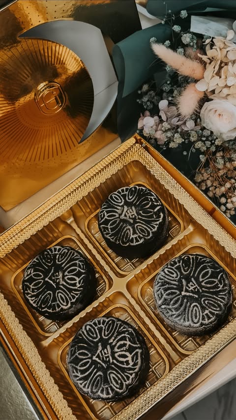 Instagram post by @jeesitssarah for Food & Travel Directory. Caption reads: 🌕✨ Some Mid-Autumn favourites are worth coming....