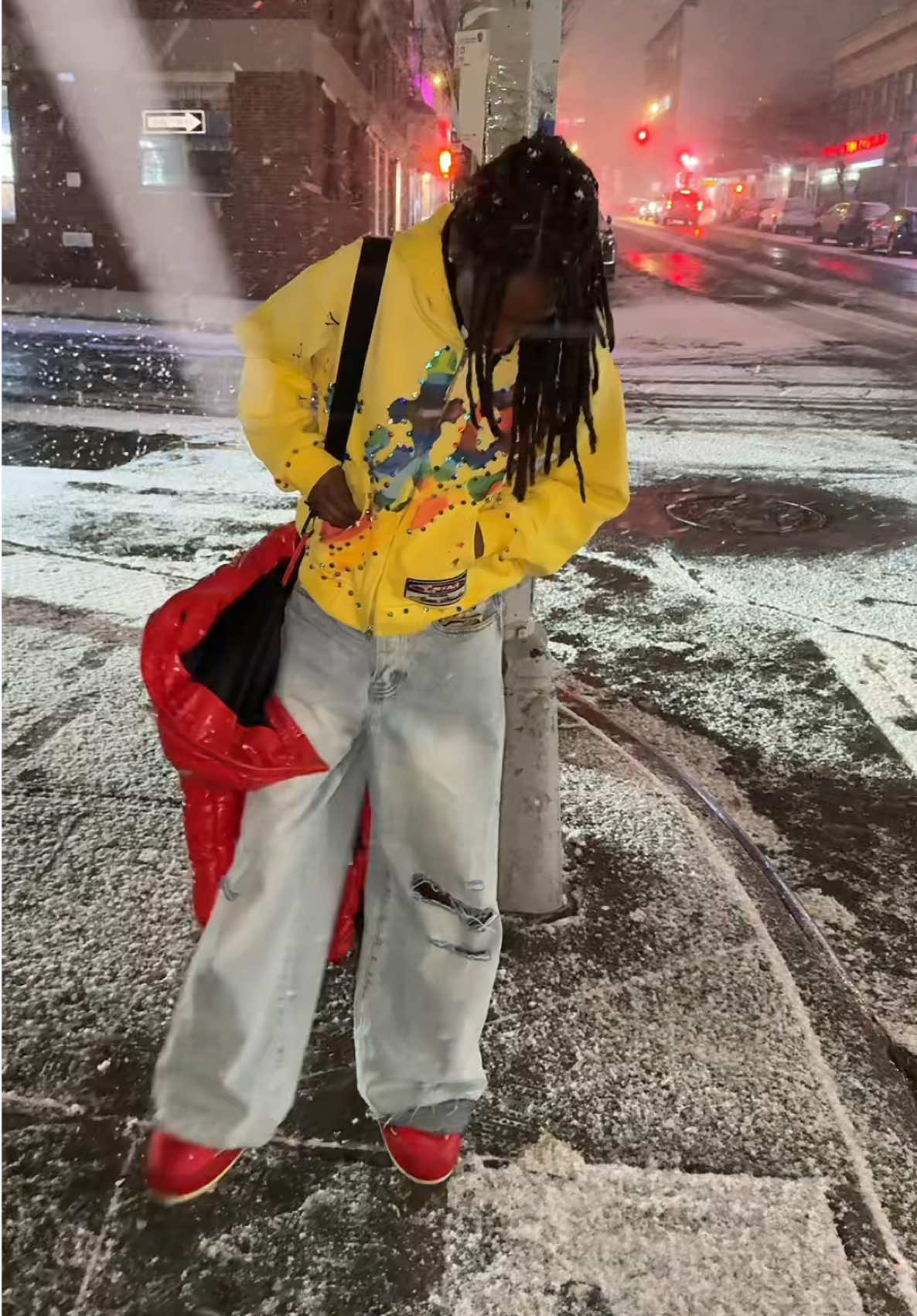 TikTok post by @papibkk for mnml. Caption reads: My jeans definitely made my fit   @mnml @estar.us....