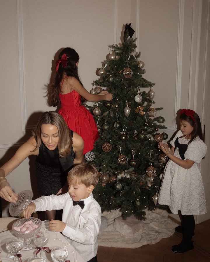 Instagram post by @alexiiak for Kappahl. Caption reads: Reklam för @kappahl

Let the Christmas countdown....