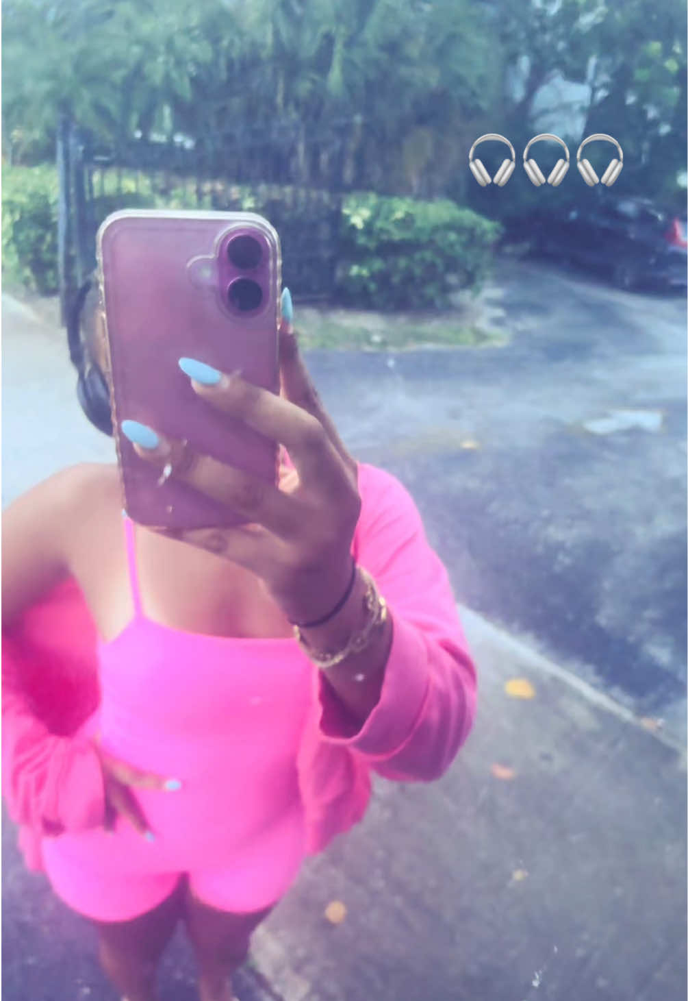 TikTok post by @aribucha for Wyze. Caption reads: @Wyze 💘💓💝💖💞💓💝💘💕💓💝💝💕💗💞💖💞💘💖💞�....