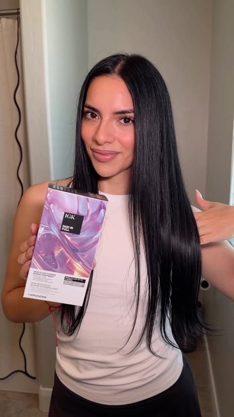 Instagram post by @jesss.durannn for IGK Hair. Caption reads: [...] shine in just a few minutes. ✨ @igkhair....