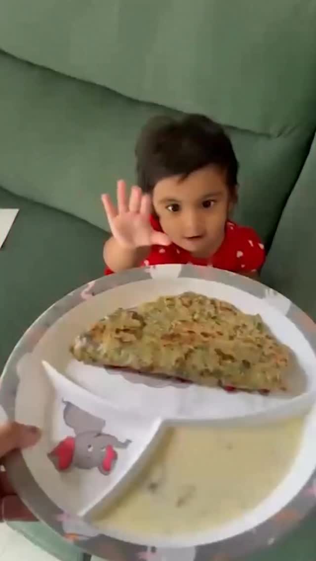 Instagram post by @tanaya_nikhil for Aashirvaad. Caption reads: Some choices as a mom come naturally-like picking....