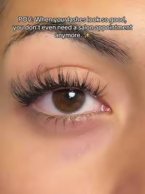 TikTok post by @urgfgigi_ for MaxComfi Lashes. Caption reads: @MaxComfi Lashes #maxcomfi #maxcomfilashes....