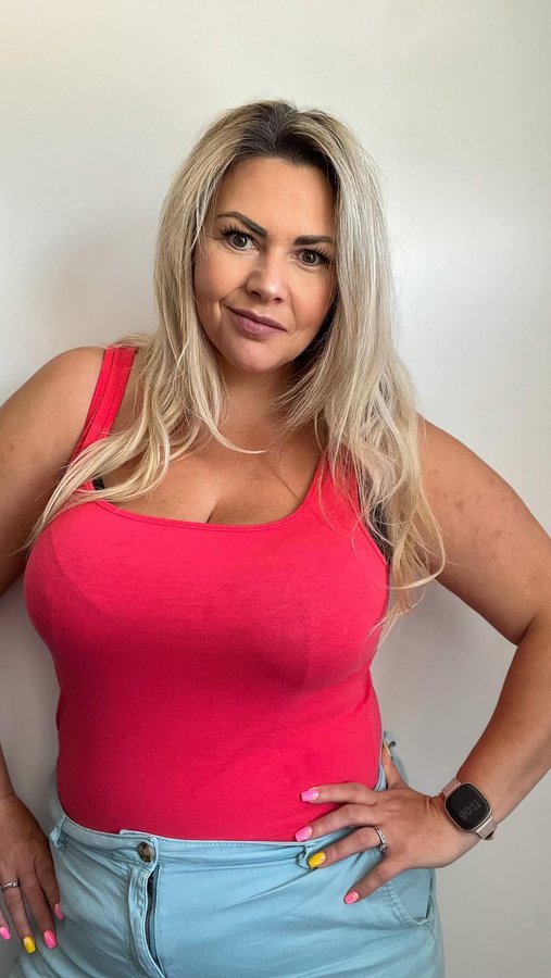 Instagram post by @dream1ncolour for Conturve. Caption reads: [...] Fine 

I’m absolutely loving my....